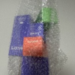  같이 있는 것을 구매했어야 하는데 주문 실수로 일단 토너랑 크림 두 종류를 사용해보았습니다. 앰플을 바르지 않았는데도 불구하고 토너랑 수분크림만으로 수분감이 많이 채워진다는것이 느껴졌어요. 여기에 앰플까지 사용한다면 정말 장난 아닐 것 같습니다! 최고에요! 비비드 퍼플 수분 토너 150ml + 수분 크림 50g 비비드