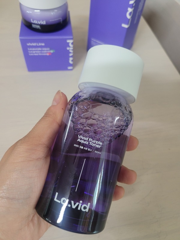 하루종일 촉촉하게 피부화장이 무너지지 않아요.