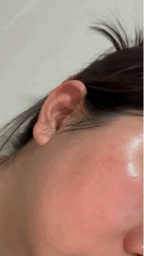 촉촉하니 잘 발라지고 흡수력이 빨라서 끈적이지 않아서 좋아요 !